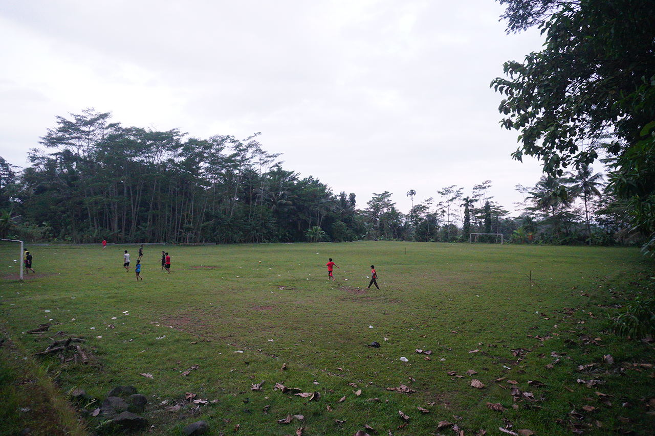 Layar Tanjleb Banyumas – Lapangan Desa Keniten