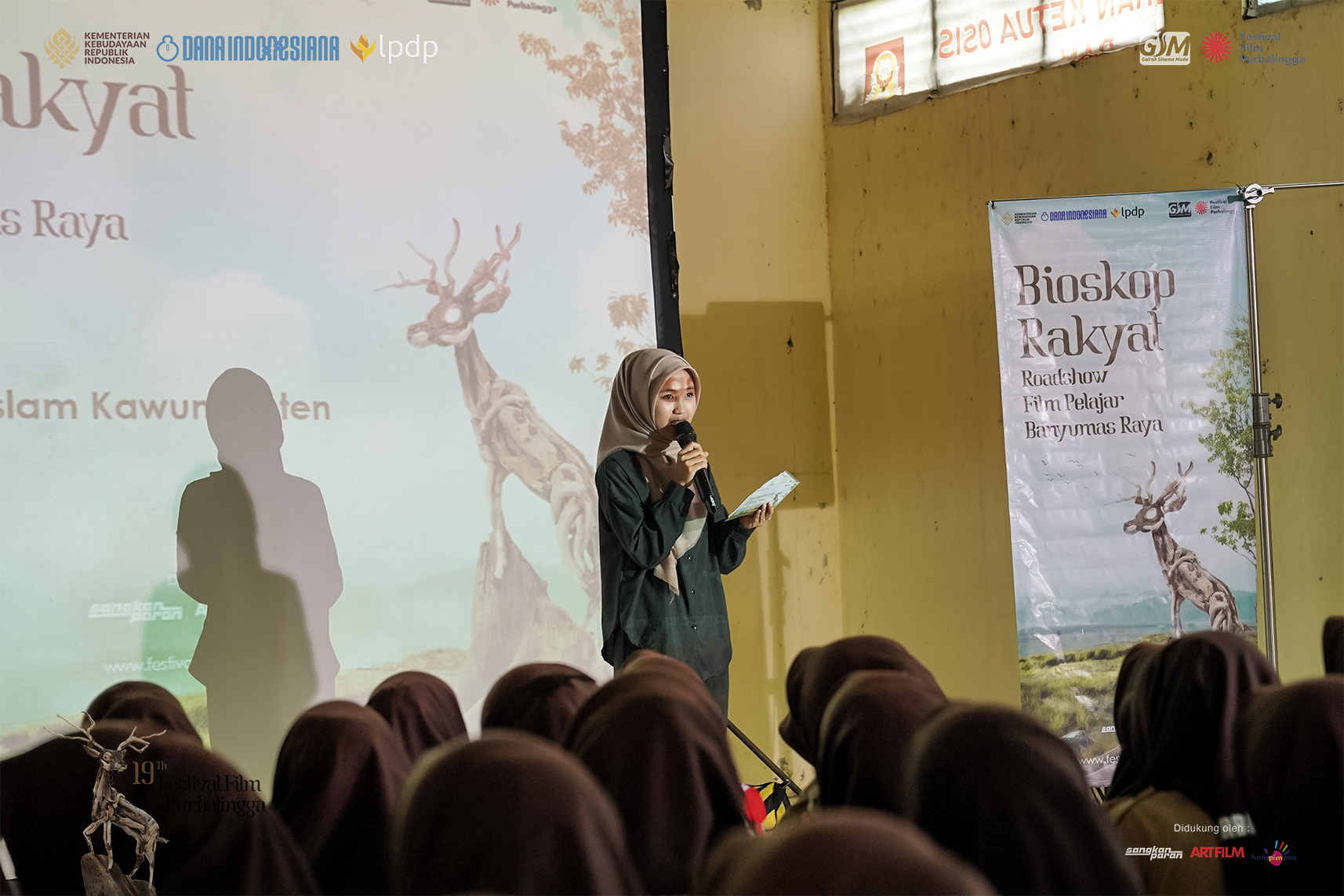 1. Foto Official Bioskop Rakyat SMK Tarbiyatul Islam Kawunganten Cilacap