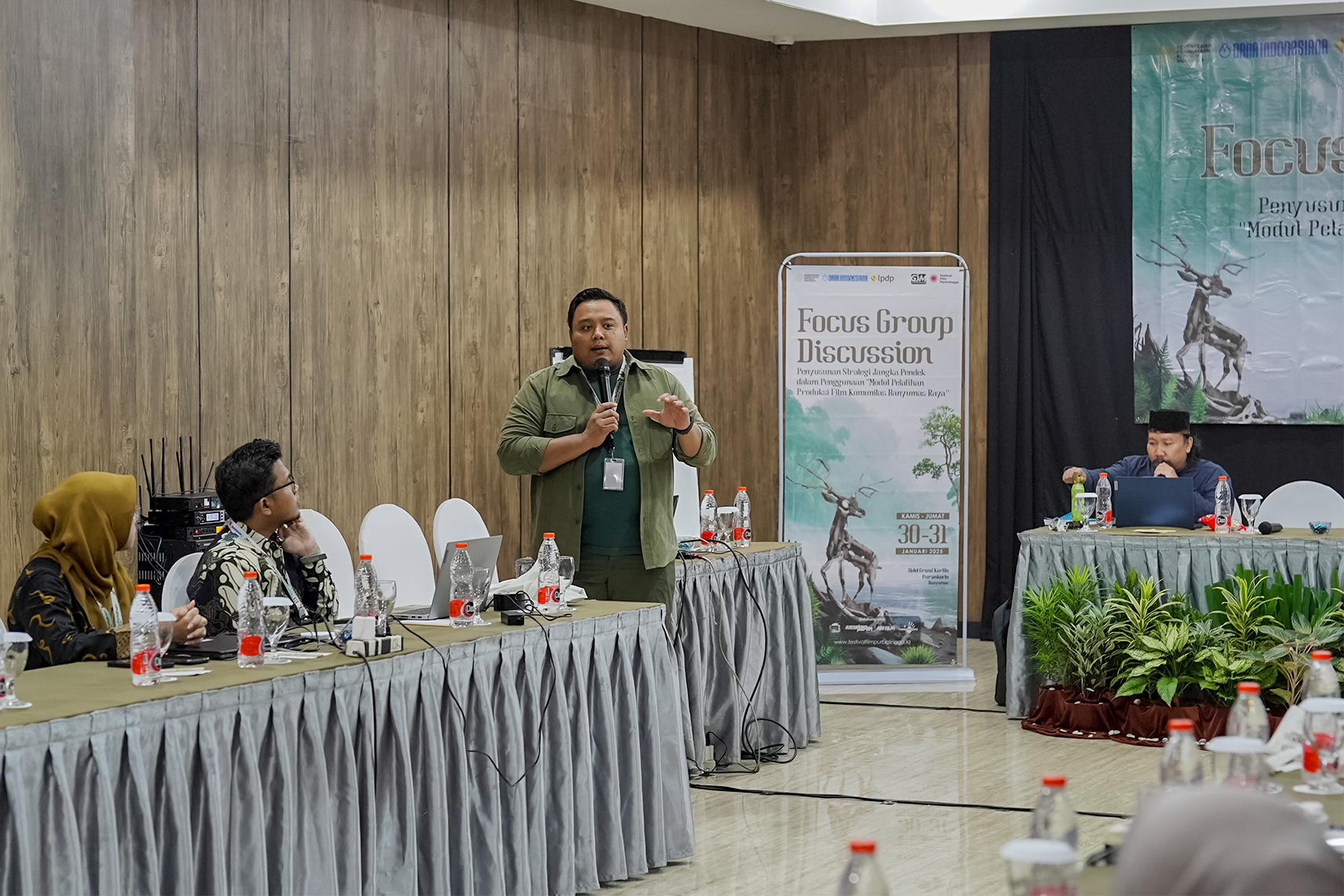 FGD Penggunaan Modul Pelatihan Produksi Film Komunitas Banyumas Raya FGD Penggunaan Modul Pelatihan Produksi Film Komunitas Banyumas Raya