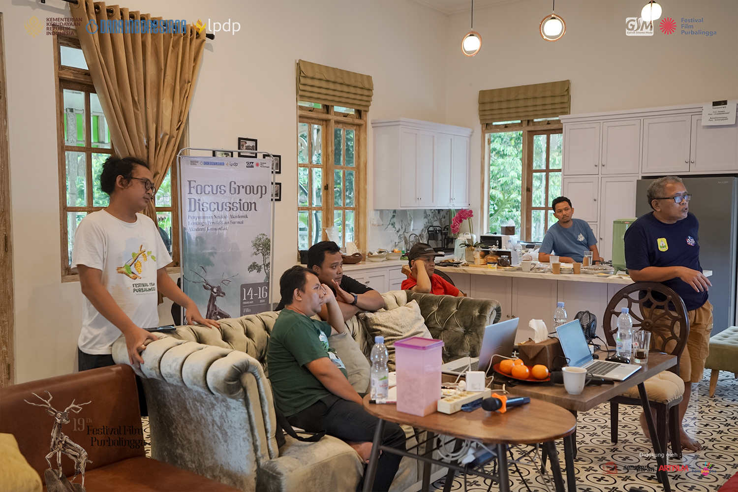 1. Foto Official FGD Penyusunan Naskah Akademik