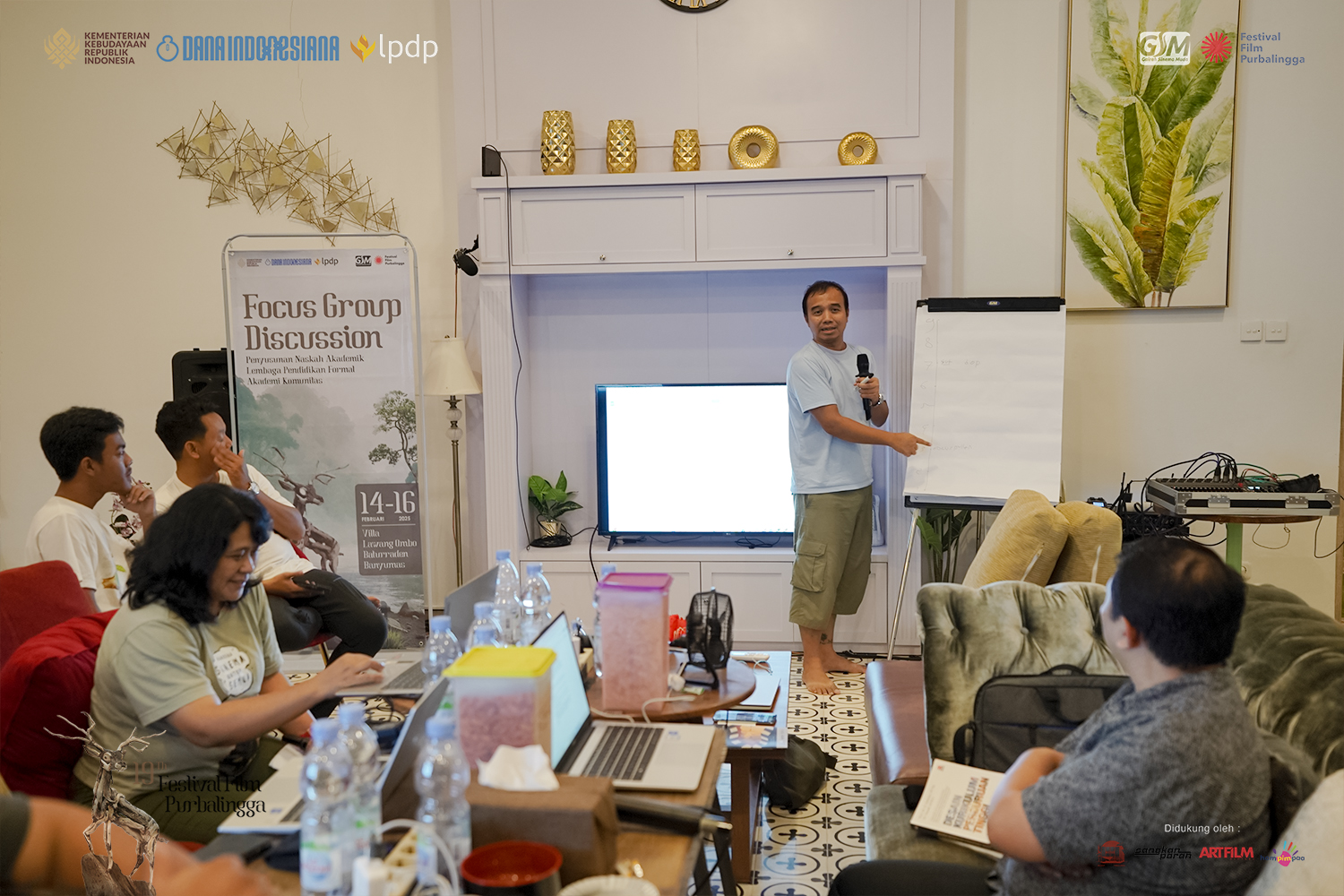 10. Foto Official FGD Penyusunan Naskah Akademik