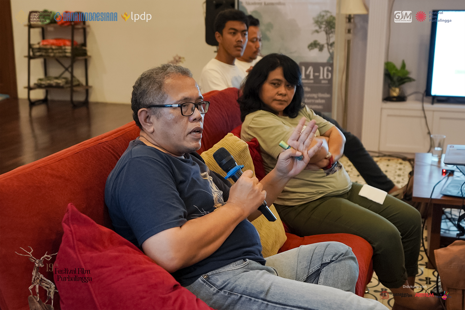 12. Foto Official FGD Penyusunan Naskah Akademik