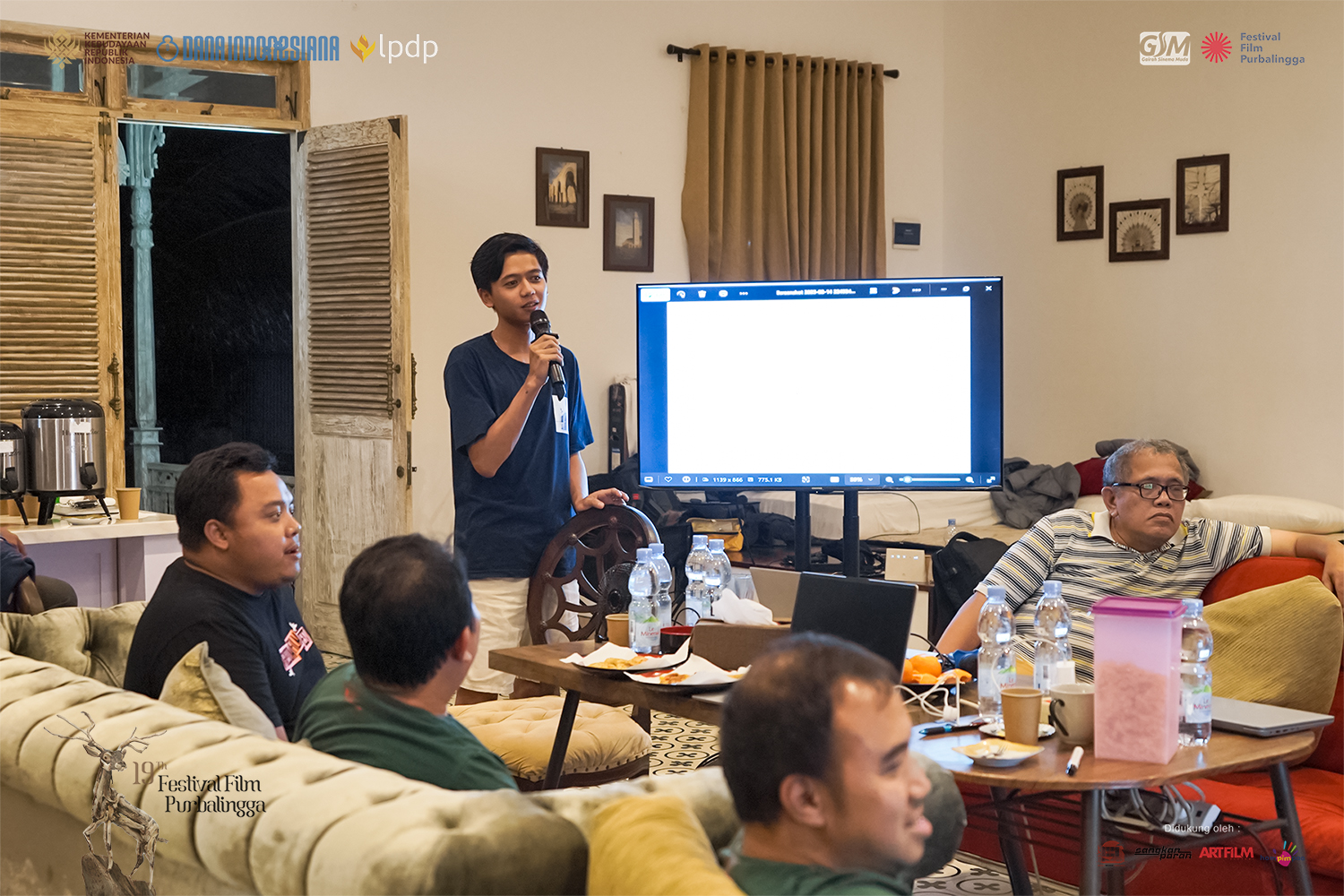 18. Foto Official FGD Penyusunan Naskah Akademik