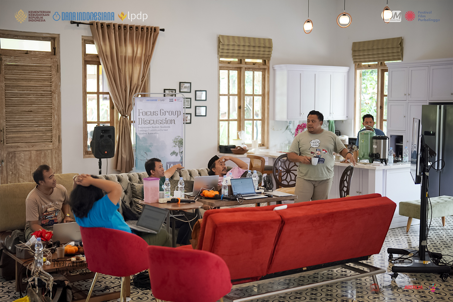 2. Foto Official FGD Penyusunan Naskah Akademik