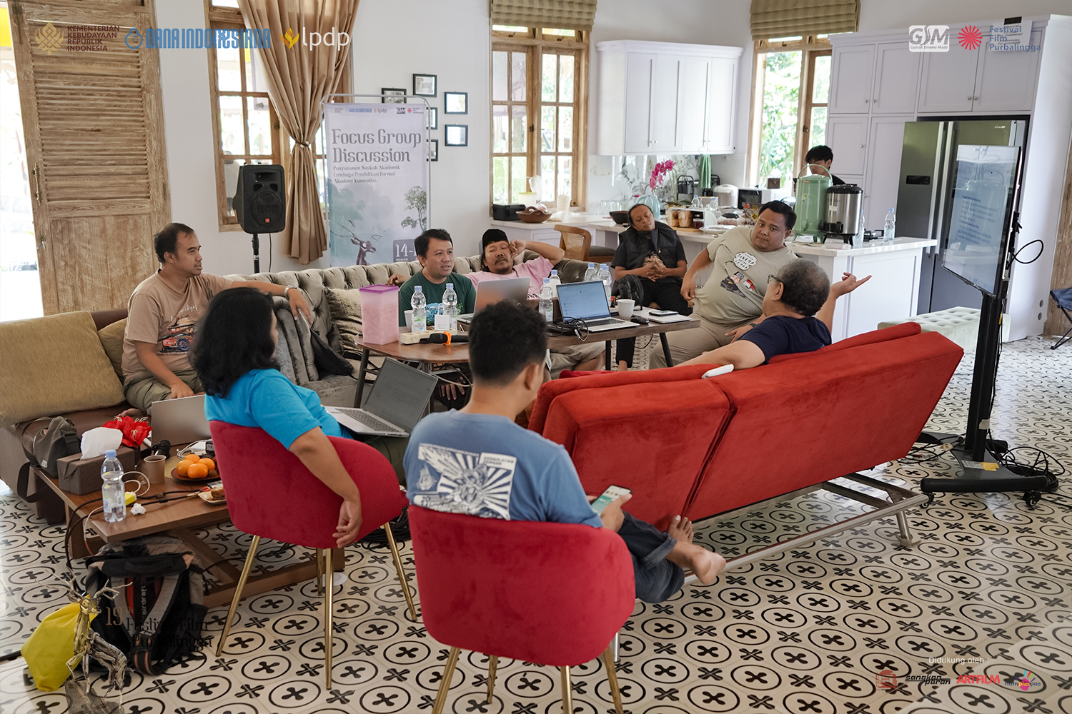 3. Foto Official FGD Penyusunan Naskah Akademik