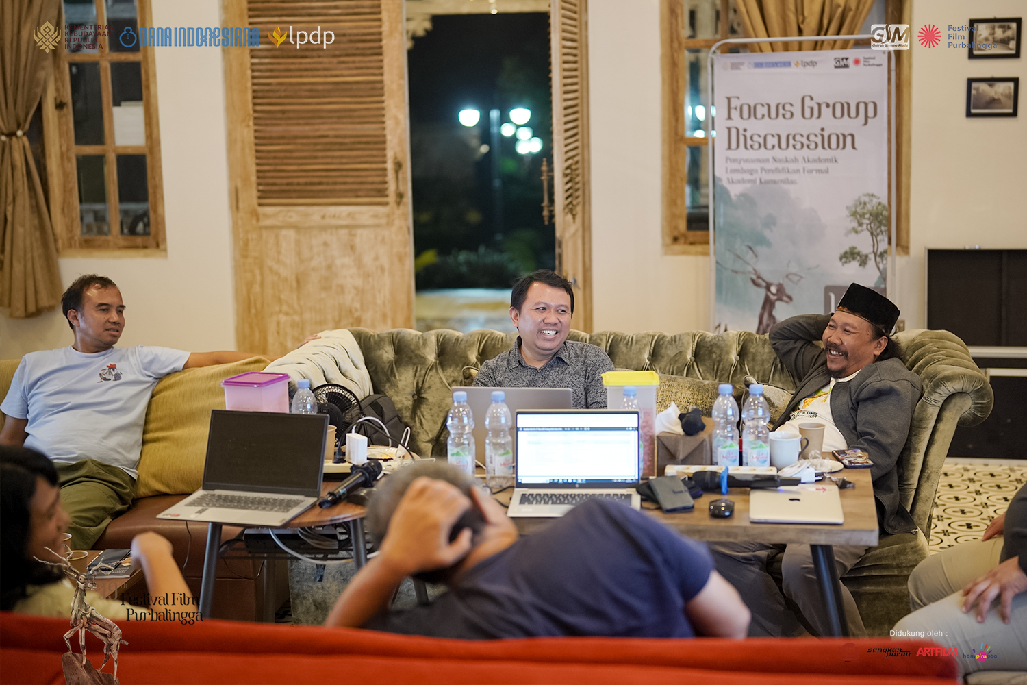 6. Foto Official FGD Penyusunan Naskah Akademik