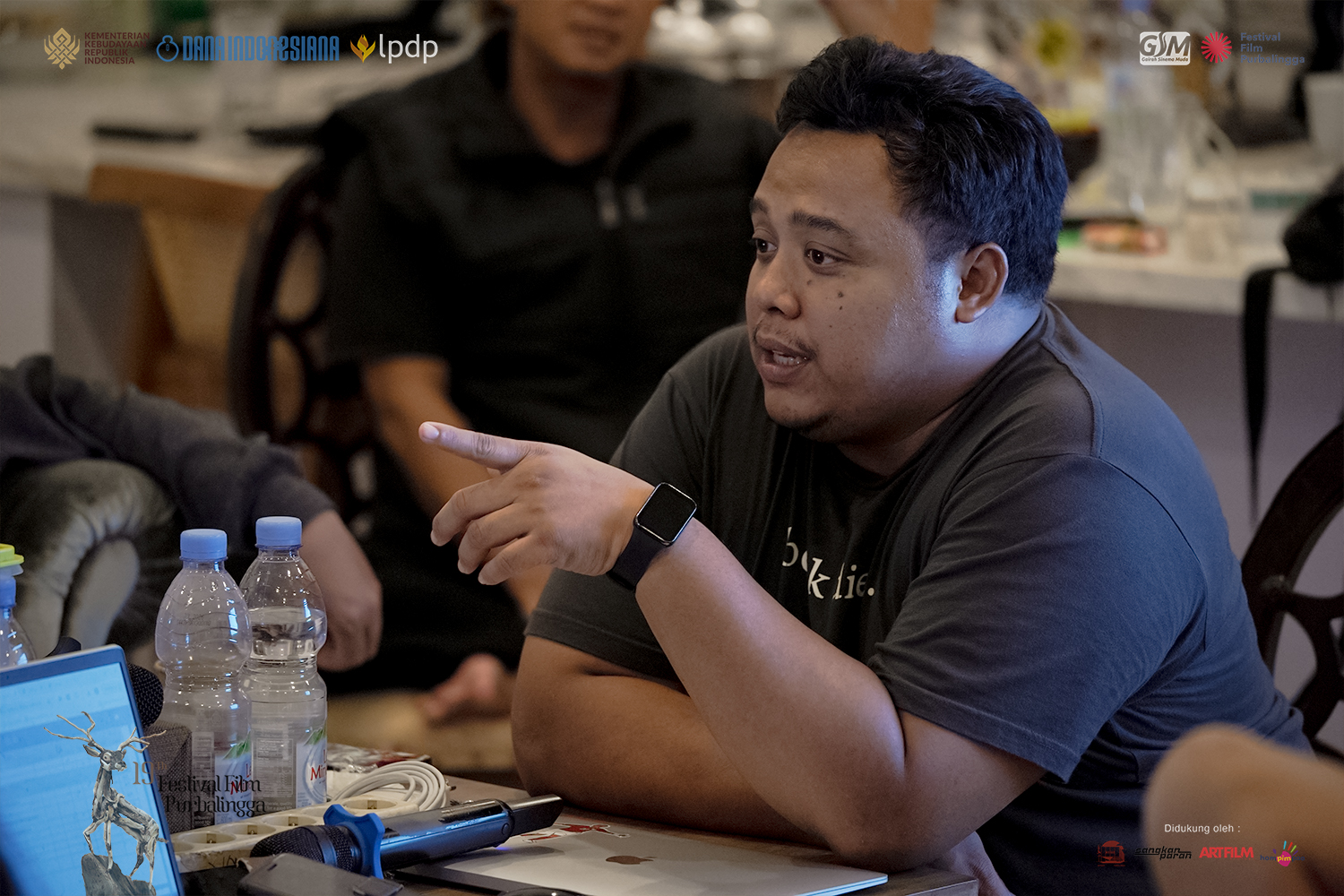 7. Foto Official FGD Penyusunan Naskah Akademik