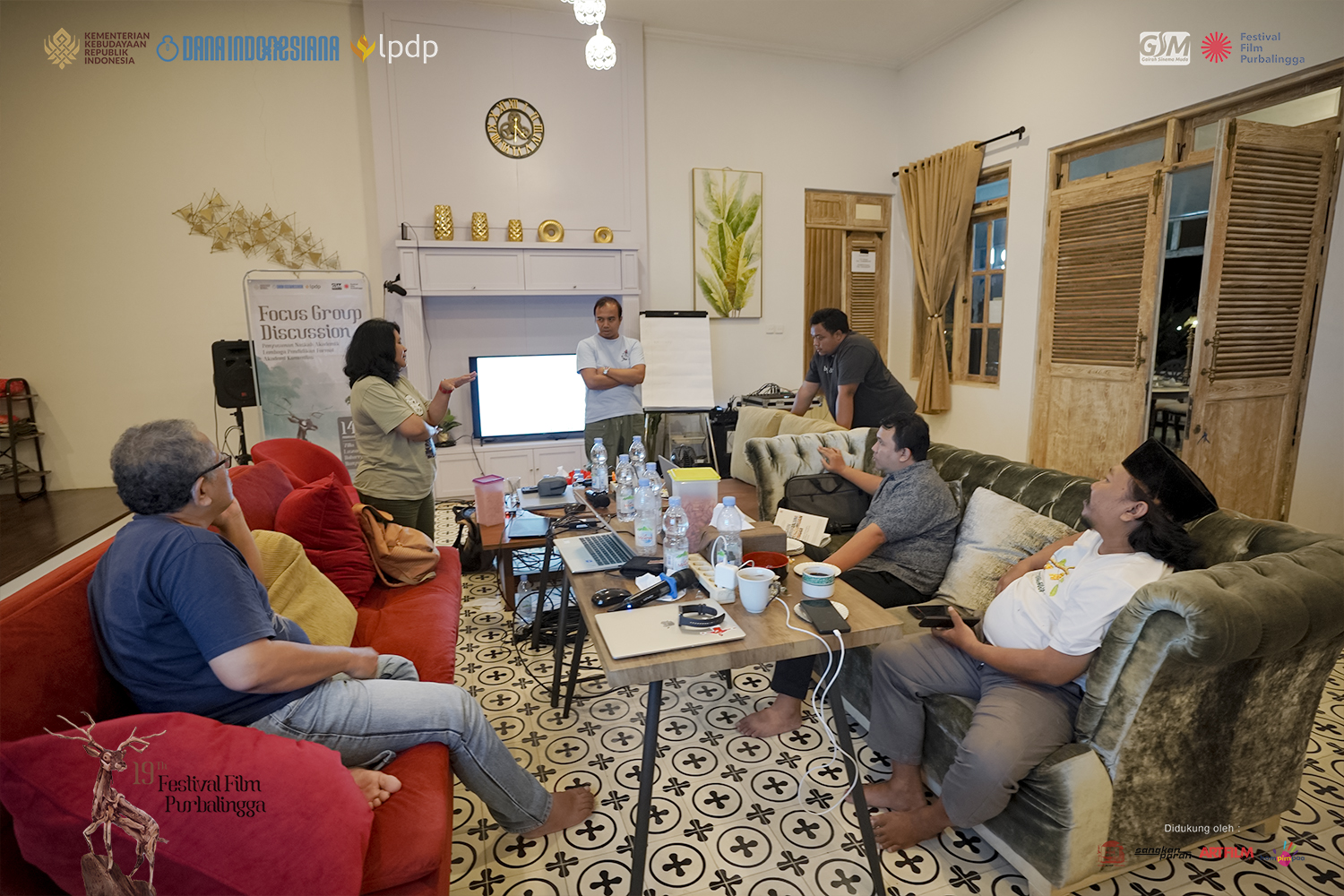 8. Foto Official FGD Penyusunan Naskah Akademik