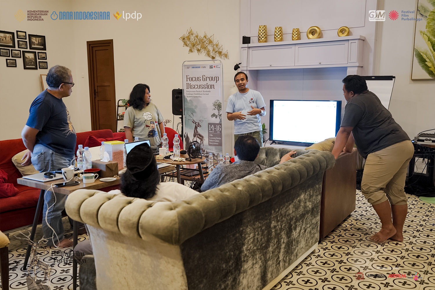 9. Foto Official FGD Penyusunan Naskah Akademik