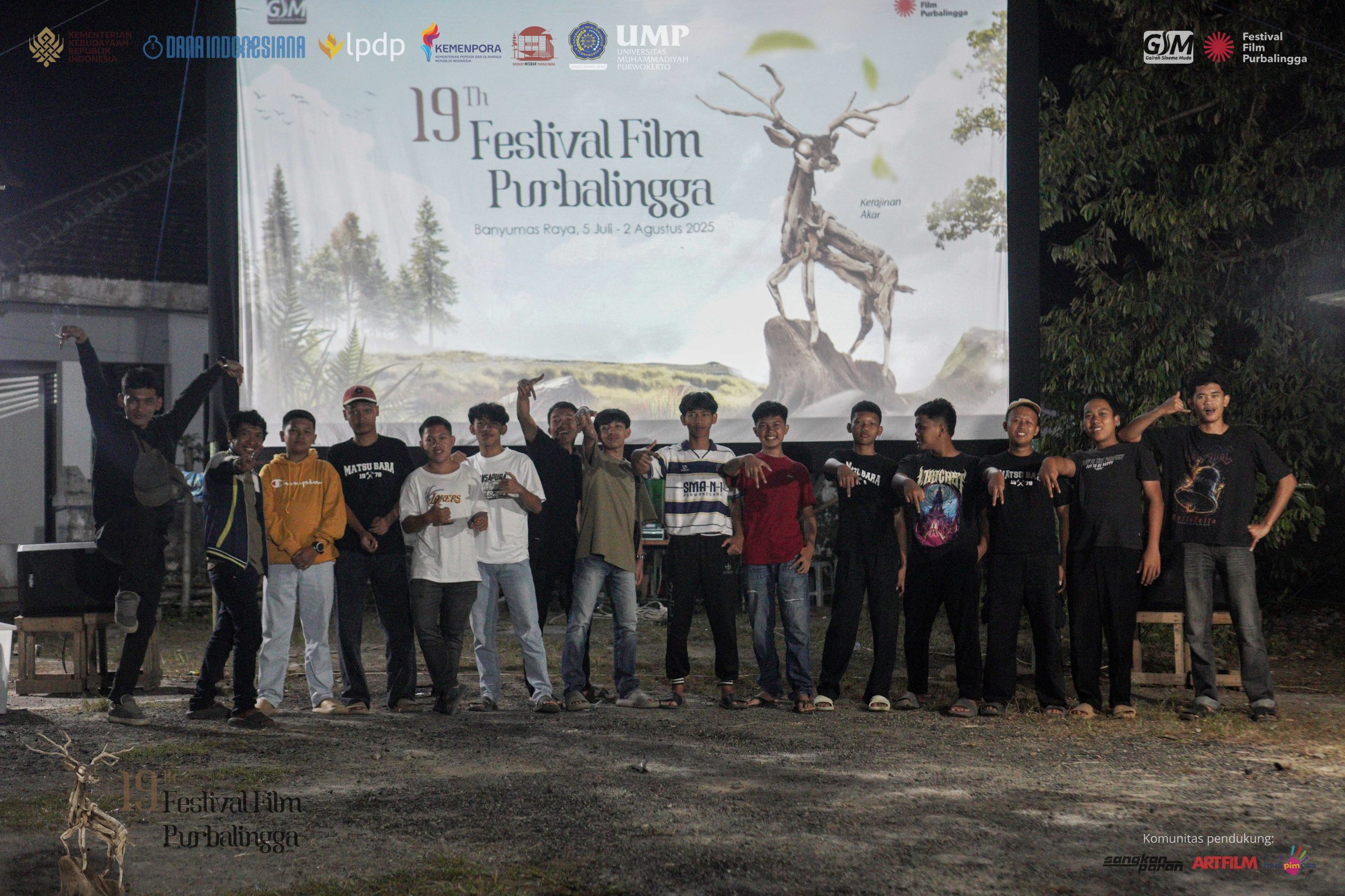 Layar Tanjleb Jadi Ruang Ekspresi Pemuda Desa Layar Tanjleb Jadi Ruang Ekspresi Pemuda Desa