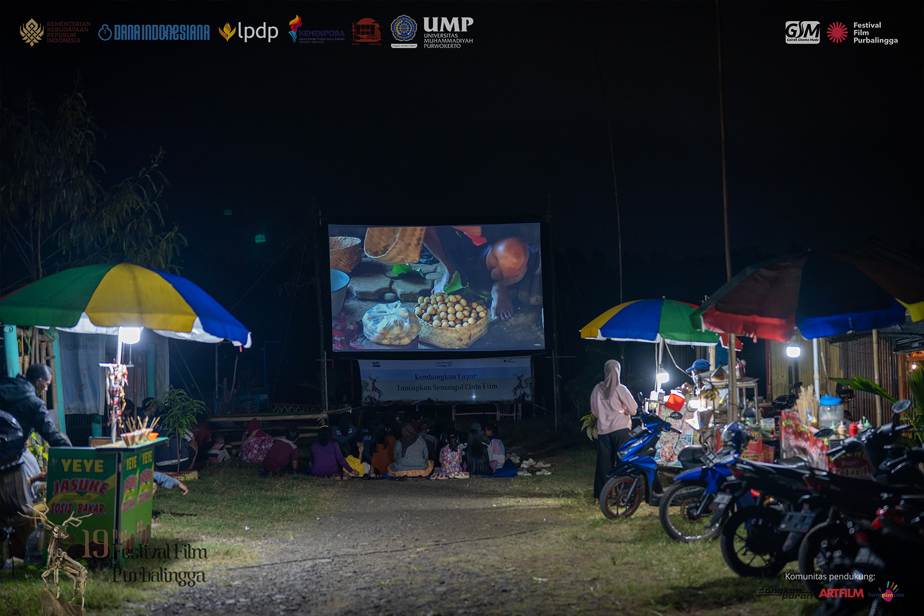 Bioskop Terbuka di Area Watu Lintang Desa Banjaran Bioskop Terbuka di Area Watu Lintang Desa Banjaran